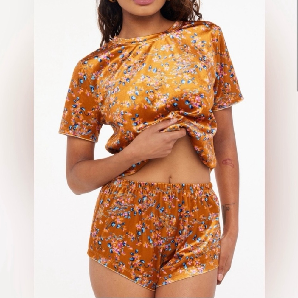 Savage X Fenty Psychedelic Velvet Sleep Set